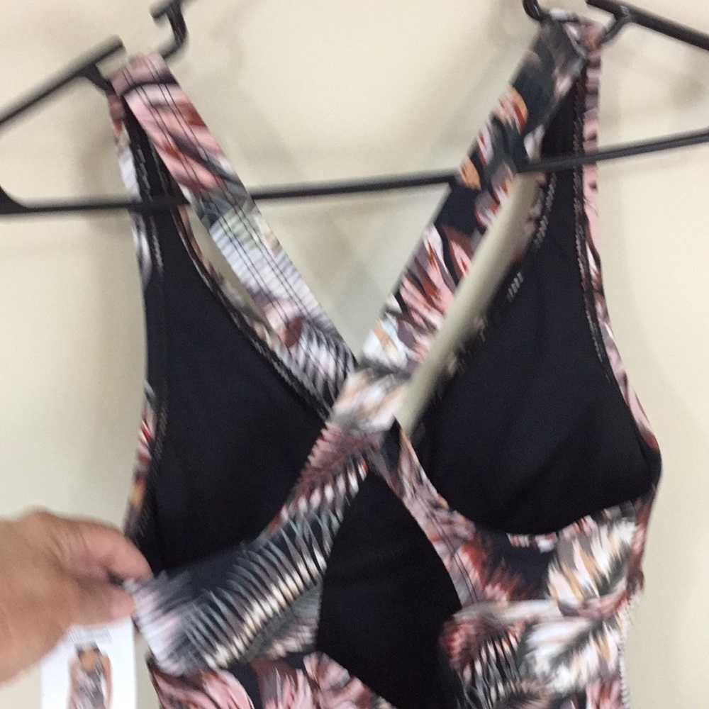 Hurley Scattered Palm One Piece V Neck Swimsuit Size Medium NWT - Picture 6 of 15